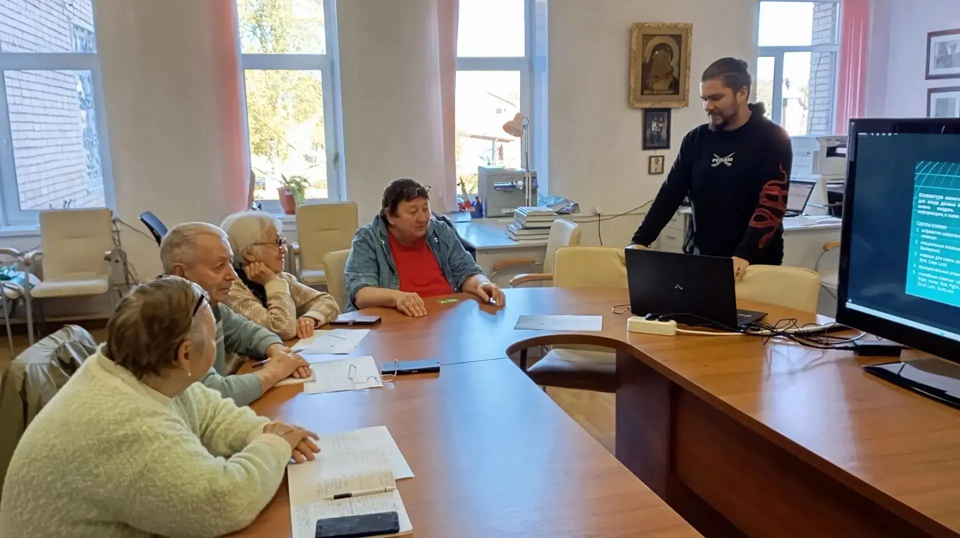 Безопасность пожилых людей в интернете — важная тема, требующая внимания. Многие пожилы...