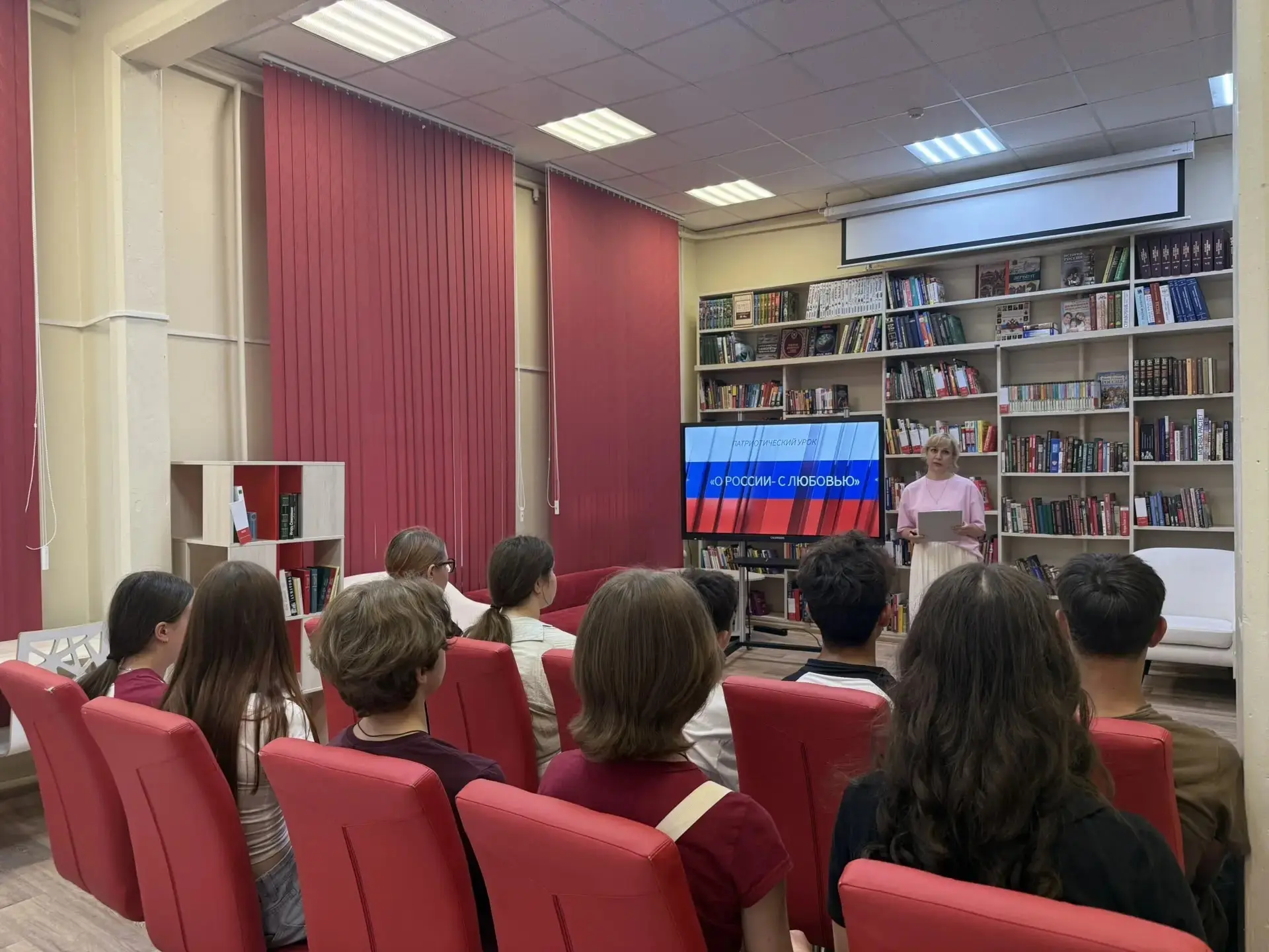 🇷🇺Труд, знания и творчество: будни нашего трудового отряда! 🇷🇺

На базе нашей школы кипит работа