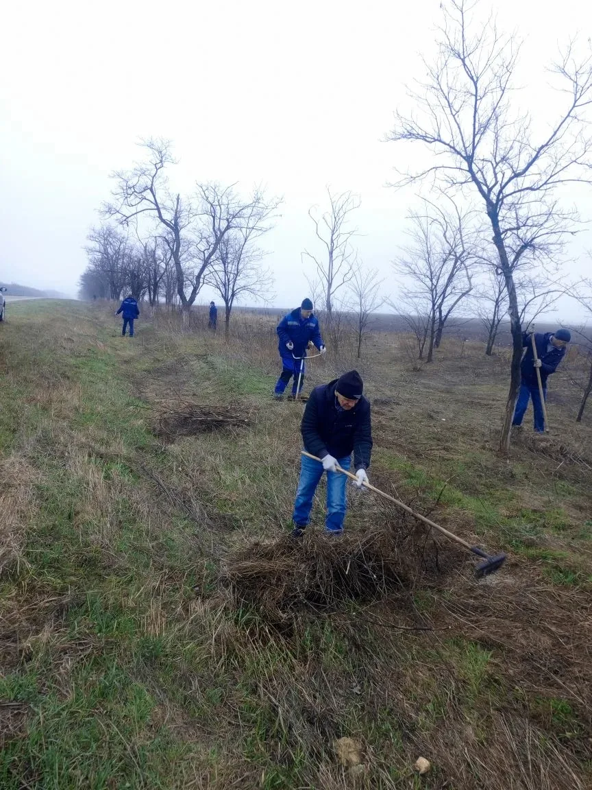 «Мы за чистоту» Работники Труновского участка Шпаковского филиала провели уборку закрепленной террит