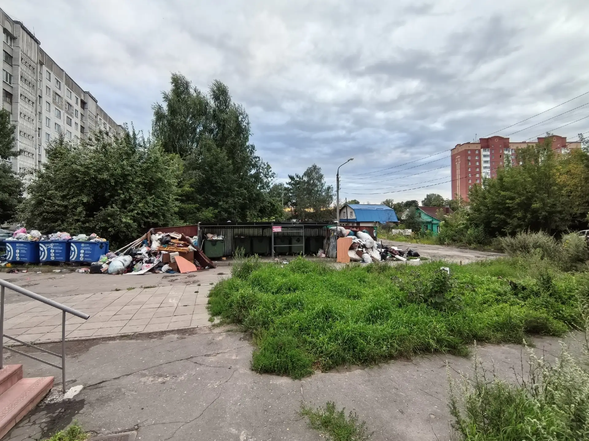 Еще одна горячая точка на карте города — Пролетарский район, 1-й переулок Красной слободы, 7/1.

М