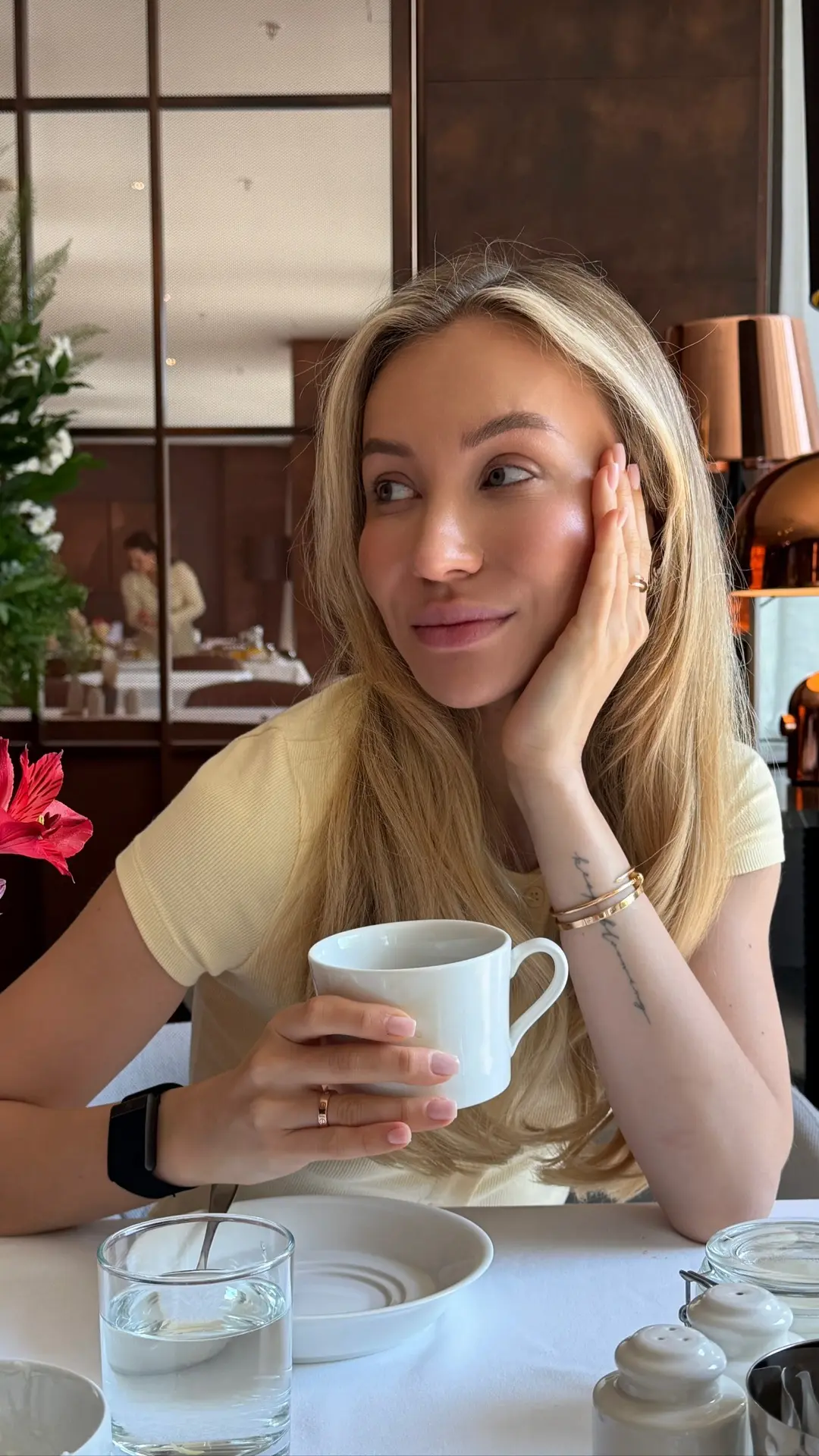 Что я ем на завтрак? ☕️🥚

Не знаю почему, многие думают, что я питаюсь воздухом. А еще ем, да еще к