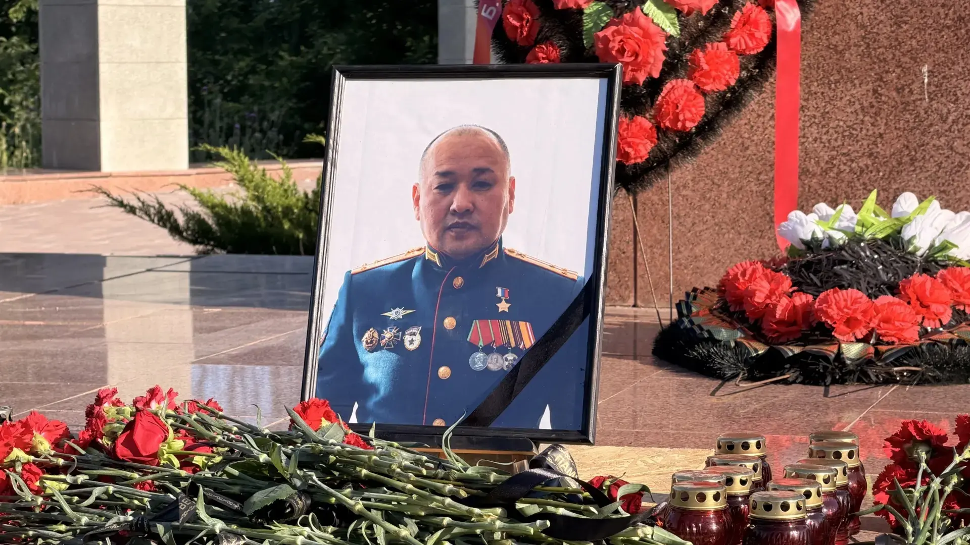 Общественный совет при УФСИН Калмыкии почтили память Героя России Нарана Очир-Горяева

В Элисте пред