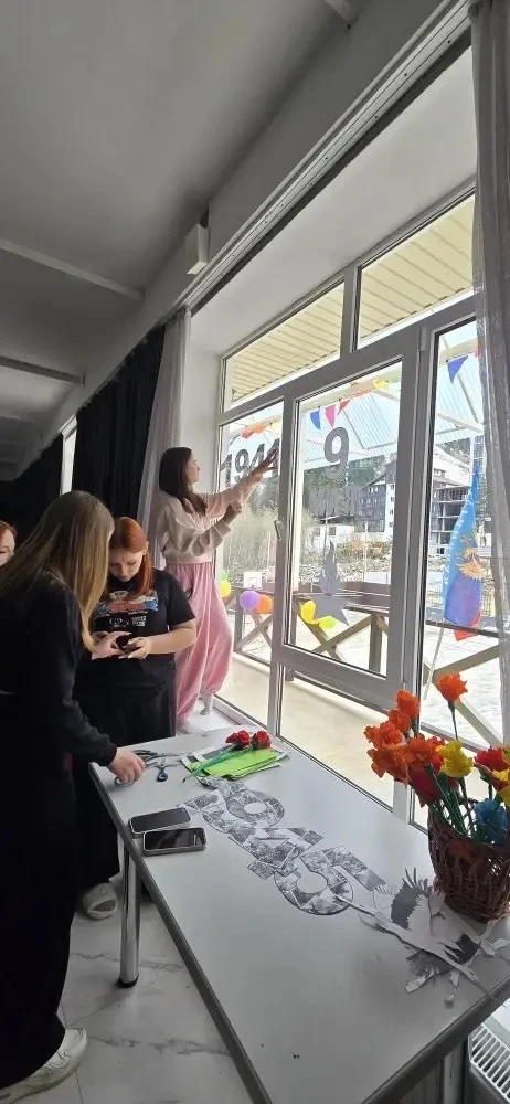 В ДЕТСКОМ ЛАГЕРЕ «АДЕЛЬ» ТОРЖЕСТВЕННО ОТМЕТИЛИ  ГОДОВЩИНУ ВЕЛИКОЙ ПОБЕДЫ   9 мая в детском оздоровит