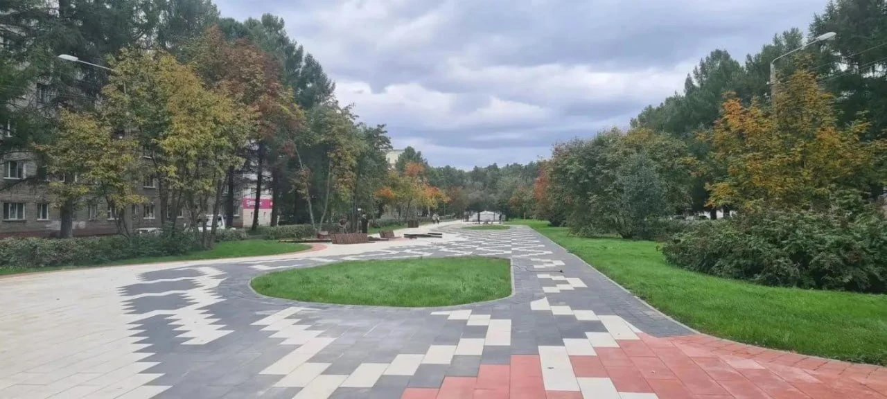 В поселке Южном продолжают благоустраивать аллею имени А.И. Чепурко