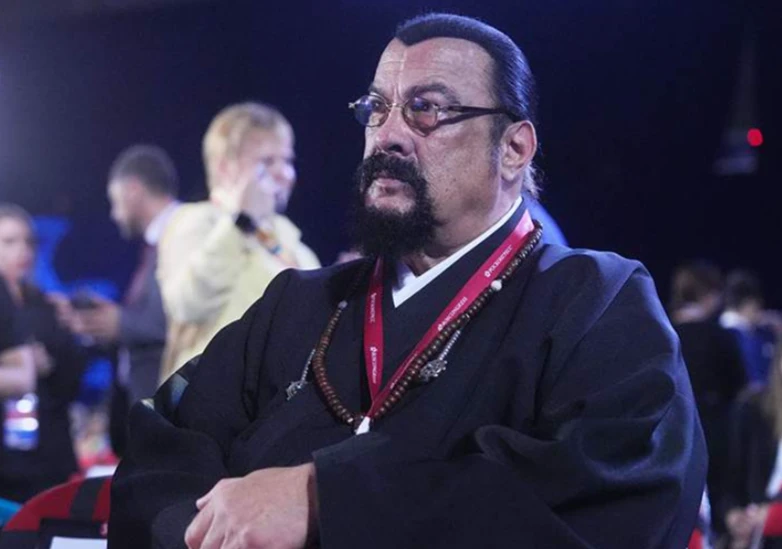 "Гарри Поттер - мальчик, который всем накостылял". 🫢