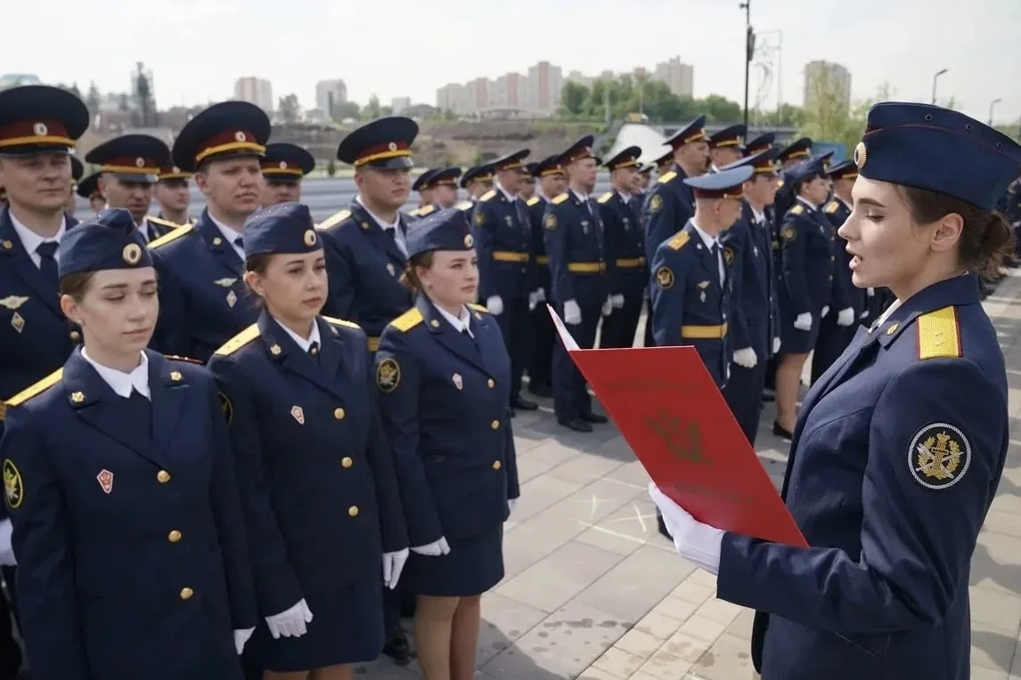 🇷🇺 В Кузбассе 50 молодых сотрудников ГУФСИН приняли присягу