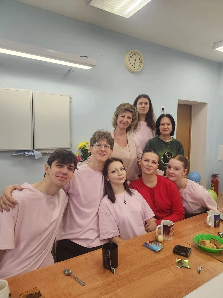 в семейном клубе нашей школы "Осознанный родитель" прошёл весёлый семейный  спортивный праздник.  "В