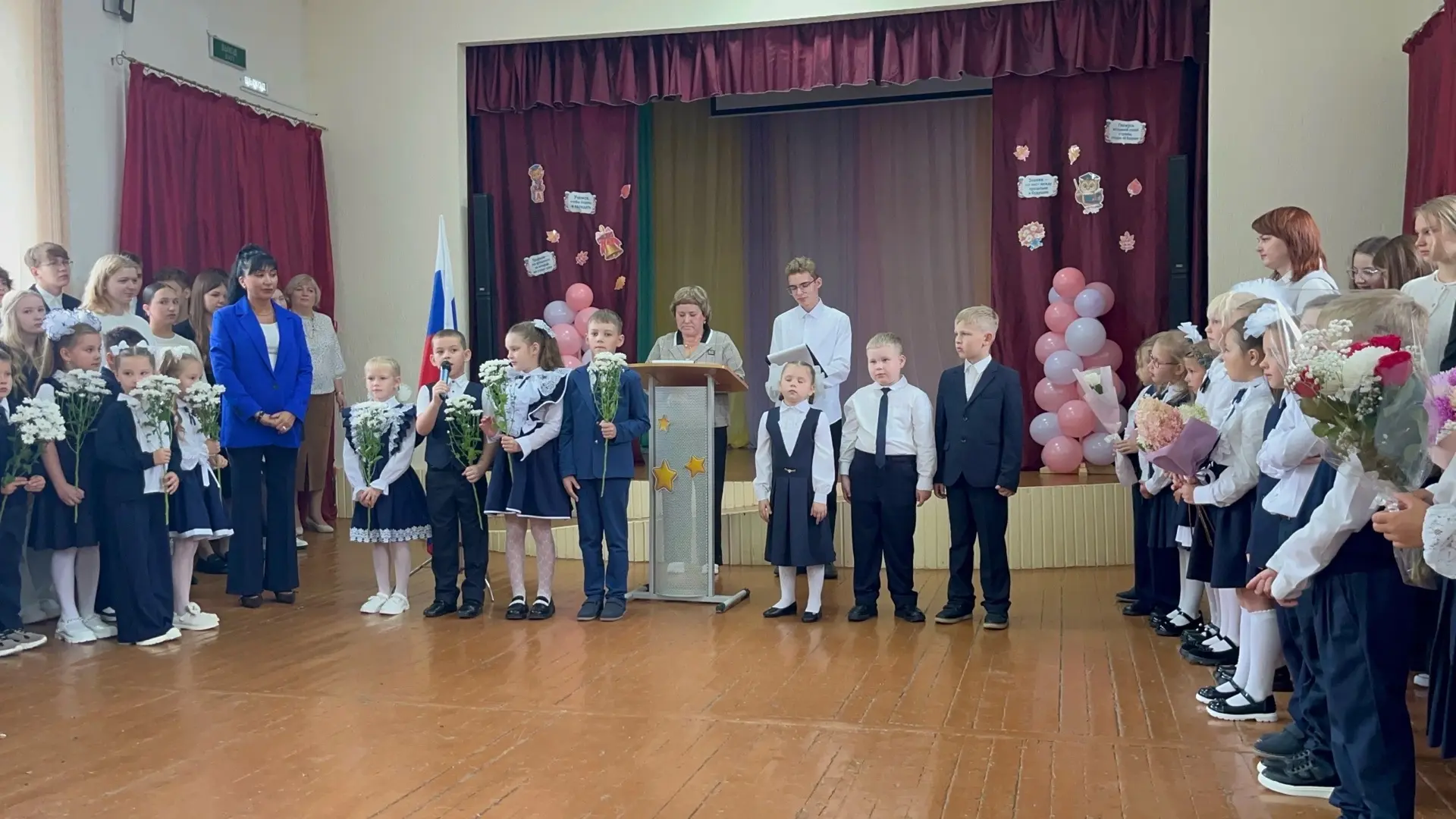 Сегодня в нашей школе прошёл один из самых волнующих дней в году — День знаний!