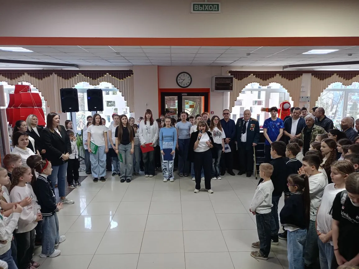 Сегодня в нашем лицее с самого утра праздничная атмосфера 🎉🎉🎉