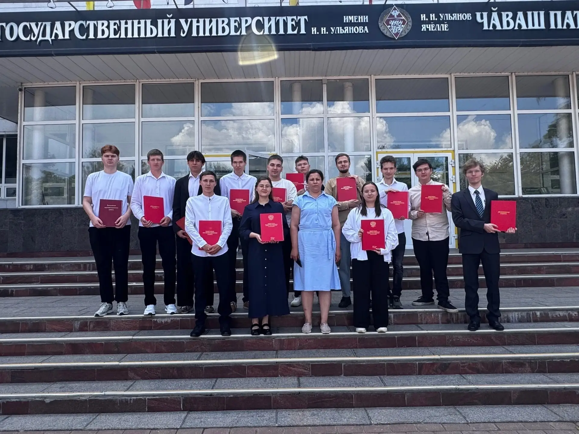 Первые защиты ВКР позади!

Уже  успешно защитили свои выпускные квалификационные работы студенты гру