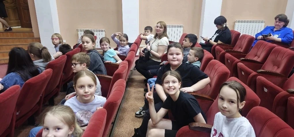 В рамках Всемирного дня театра ребята  3в класса посетили спектакль образцового театра игры "Квинорд