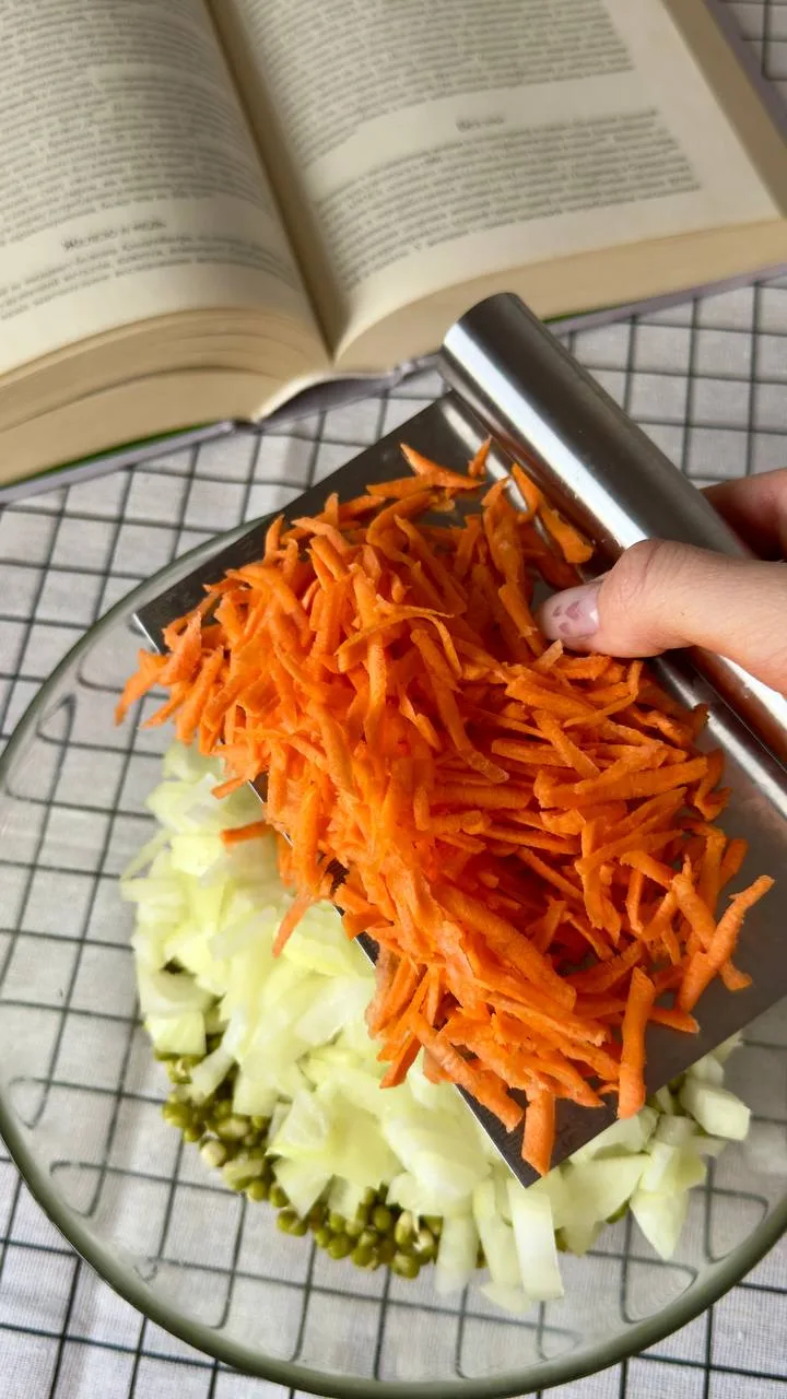 КОТЛЕТЫ ИЗ МАША🧆  Также приготовила соус из авокадо, рукколы и чеснока, который гармонично сочетаетс