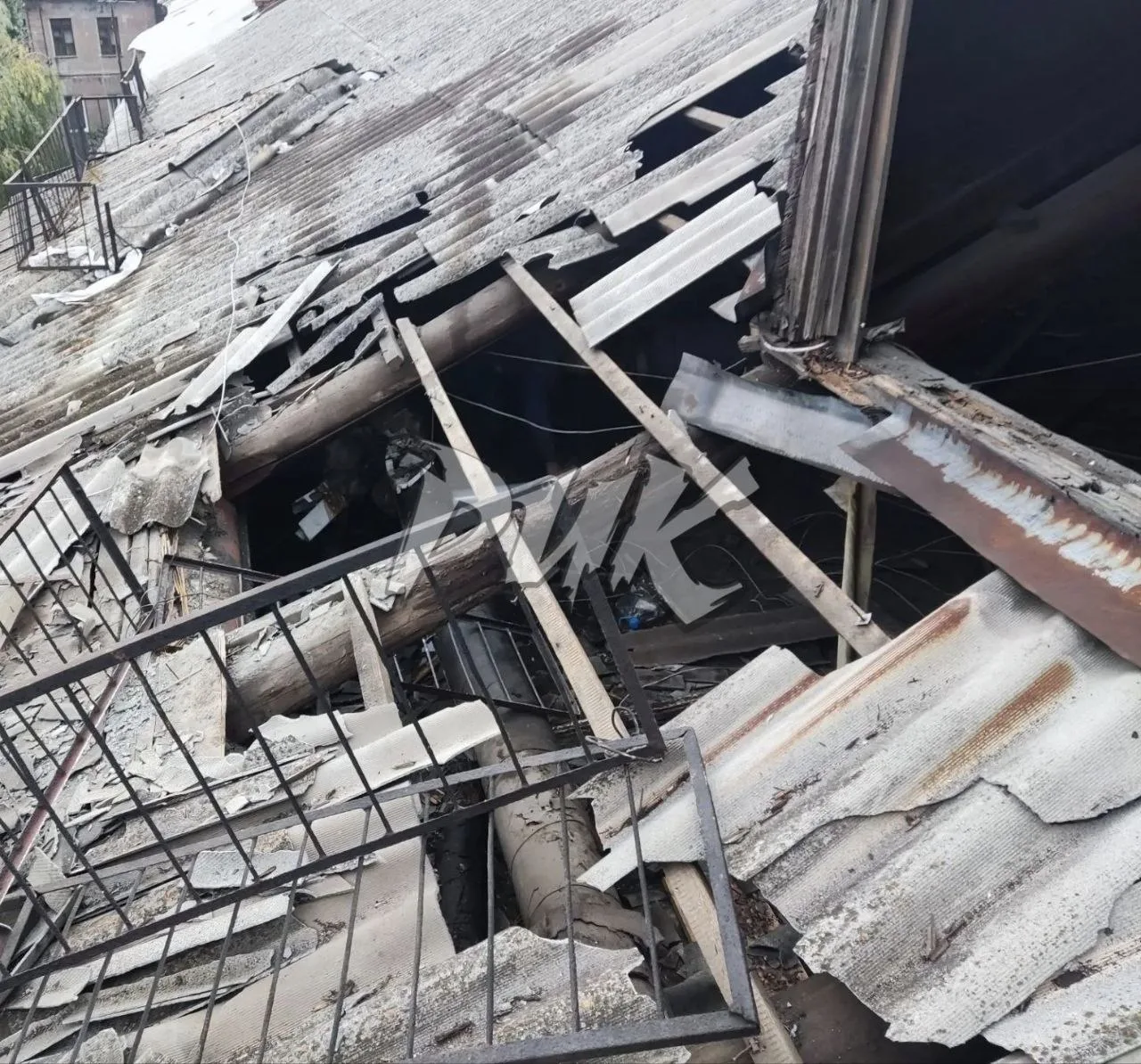 В результате атаки БПЛА ВСУ в Центрально-Городском районе Горловки повреждён многокварт...