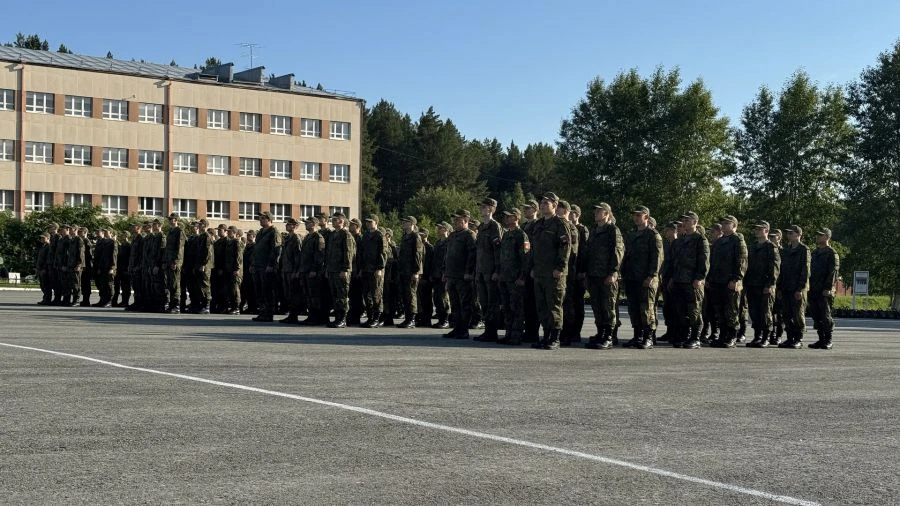 Первая группа новобранцев из Свердловской области в рамках весенней призывной кампании отправилась с