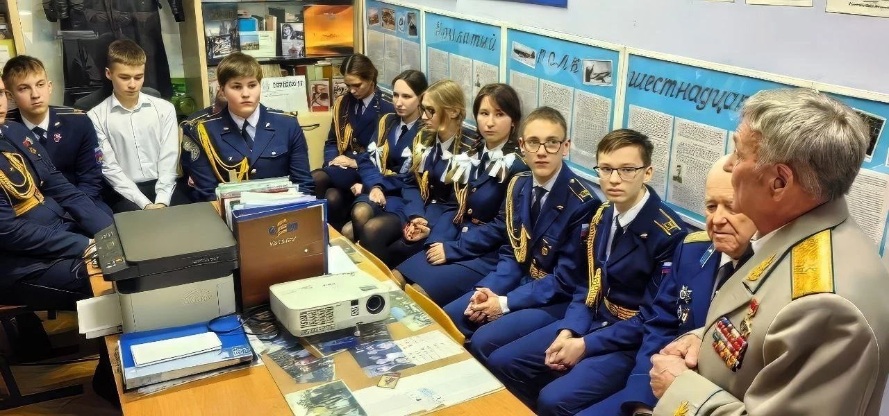 Группа ветеранов ВВС Московского военного округа посетила Кадетскую школу и музей «Сыны Отечества» -