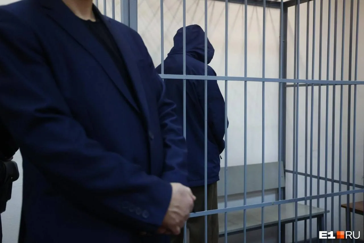 В Кемерове задержали сотрудницу миграционного отдела полиции — она помогла продать чужую квартиру по