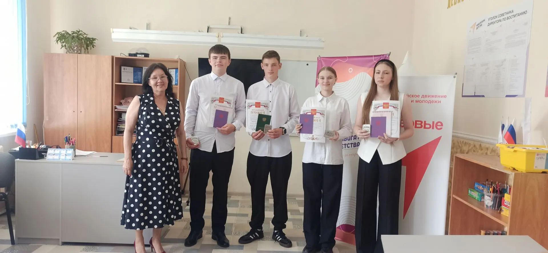 🎉🛎 Торжественное событие!
Сегодня в нашей школе прошло незабываемое мероприятие — вручение аттеста