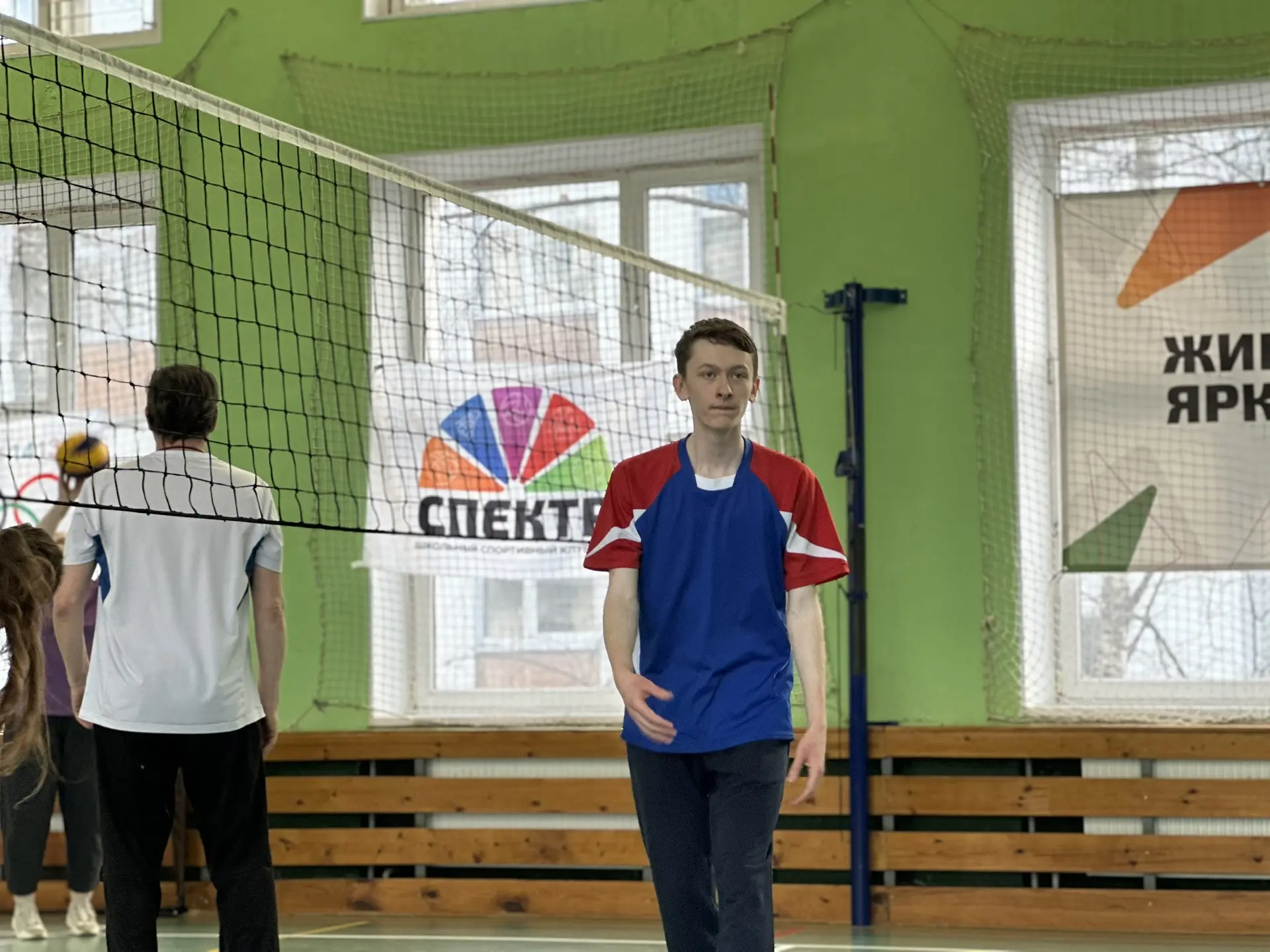 🏐 Ученики vs Учителя: матч-реванш, который снова пошёл не по плану 😄  В нашей школе состоялся традиц