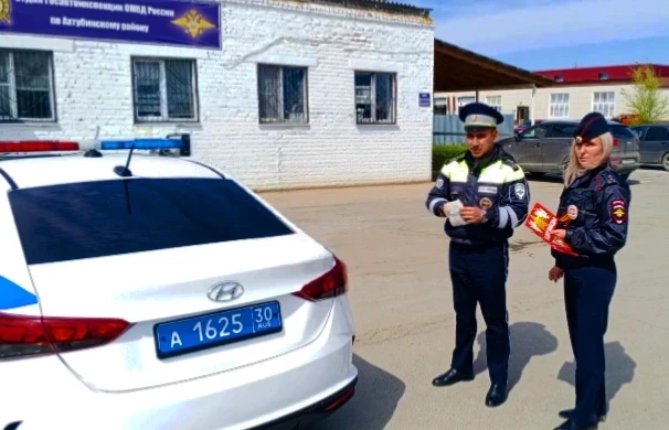 ✨ В преддверии великого праздника — Дня Победы — сотрудники Госавтоинспекции Ахтубинского района укр