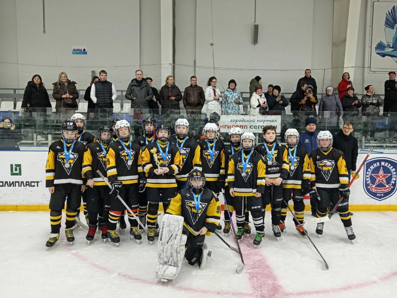🏒16 марта команда «Форвард» 2013-2014 г.р. под руководством Зимина Владислава Олегович...