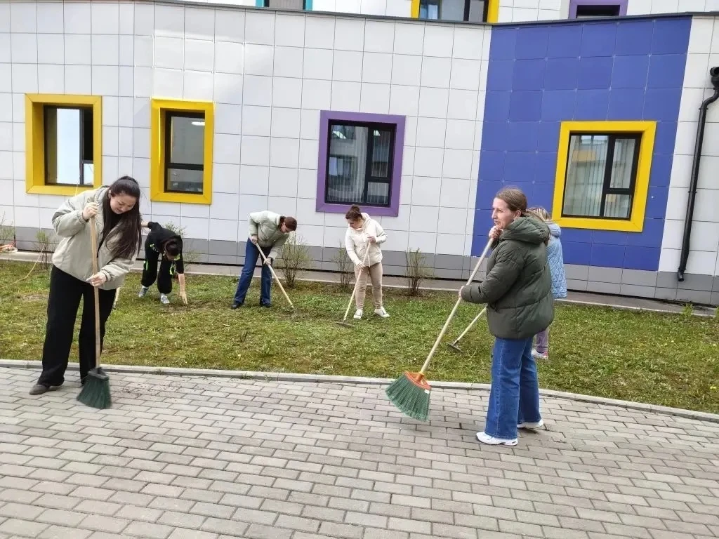 В дошкольном отделении «Мечта» успешно прошел Всероссийский субботник. 🍀🍀🍀 Сотрудники учреждения при
