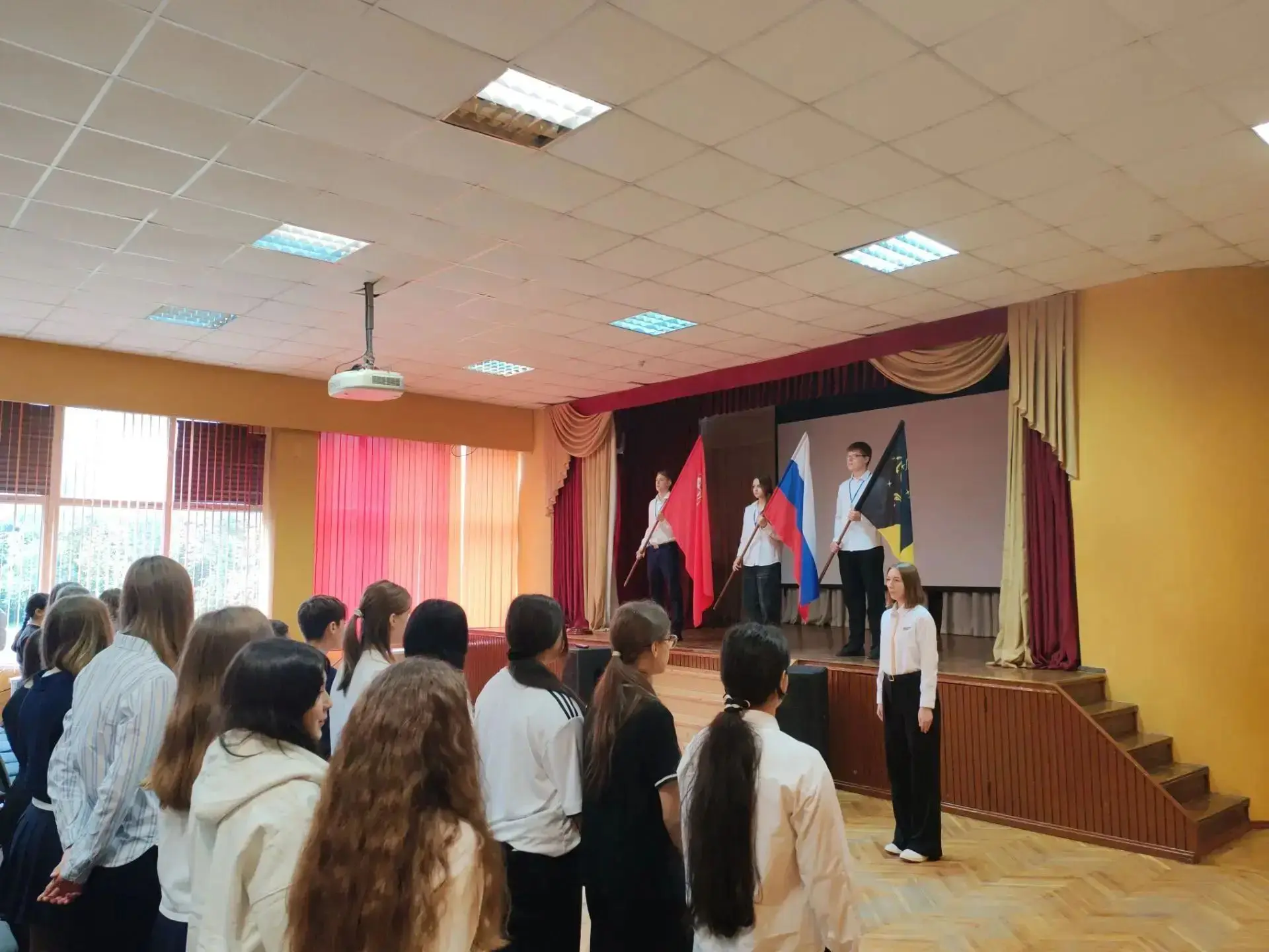 🇷🇺28 сентября состоялась церемония выноса Государственного Флага РФ и исполнение Гимн...