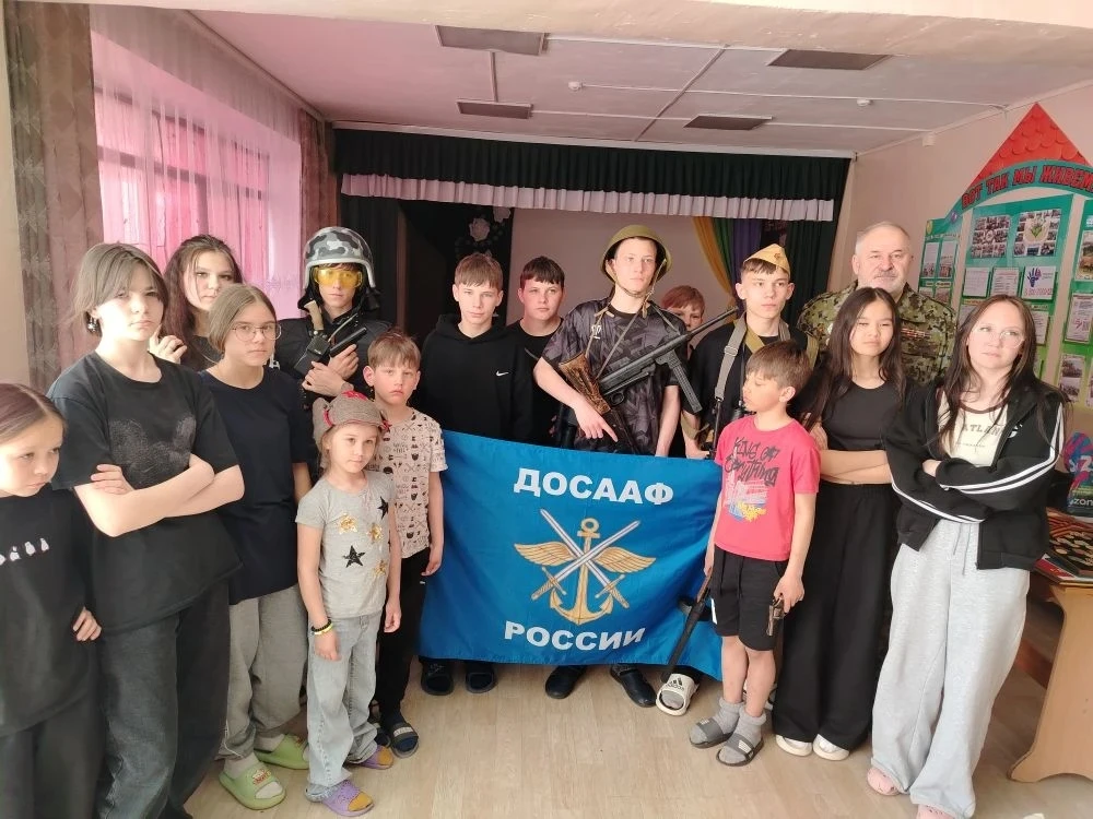 Героическое прошлое и настоящее — теперь в прямом смысле «на плечах»! 💪🇷🇺