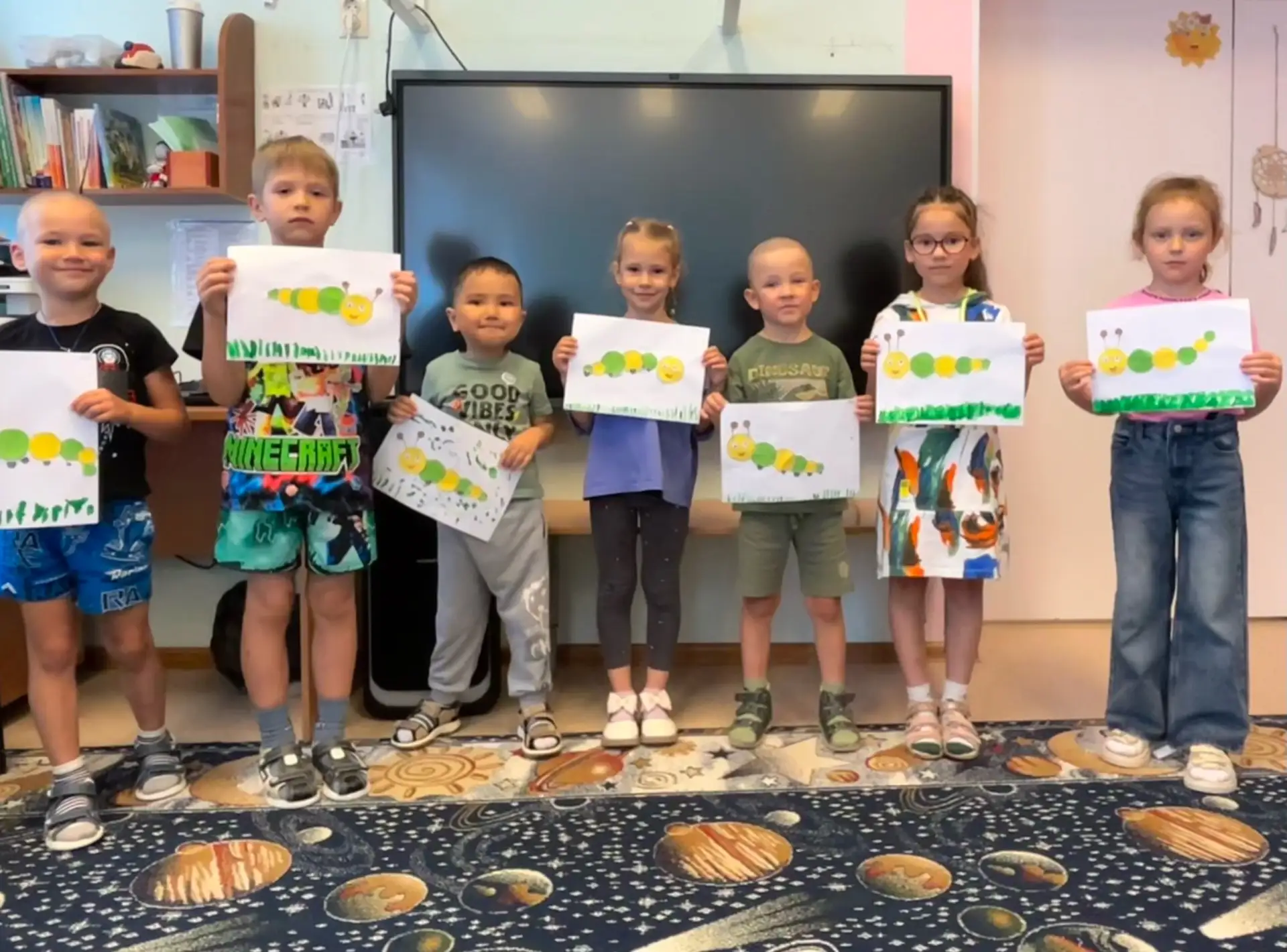 🎨 Осторожно, здесь творится магия! ✨
Вчера в нашем саду прошел— День живописи! Мы не просто рисовал