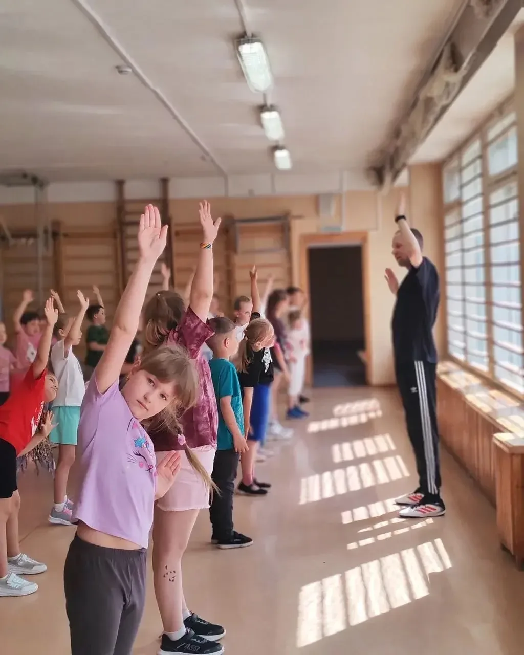 ☀️ Доброе утро начинается правильно! ☀️

В нашем школьном ДОЛ сегодня прошла бодрящая утренняя заряд