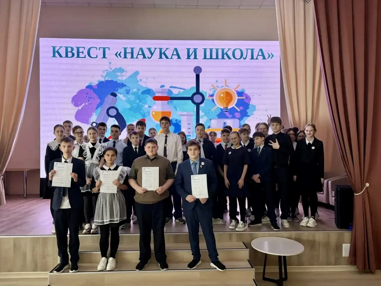 В нашей школе продолжается неделя науки!  Сегодня прошла увлекательная игра по станциям «Наука и шко