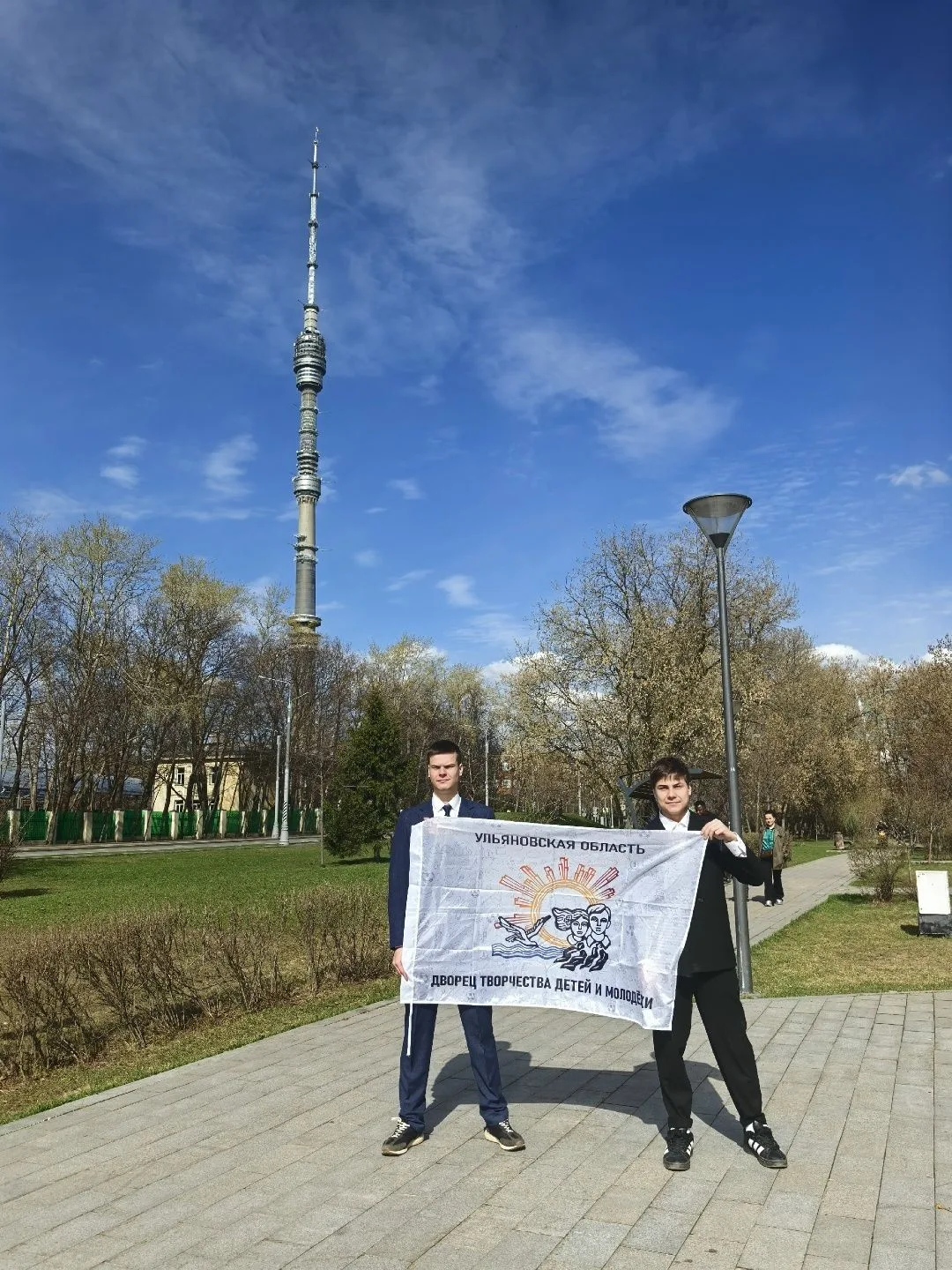 Наши — на Первом канале!
 
Друзья, сегодня, на Первом канале покажут финал Всероссийской гуманитарно