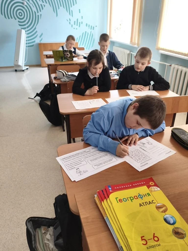 🌍 В нашей школе прошёл «День географии»!