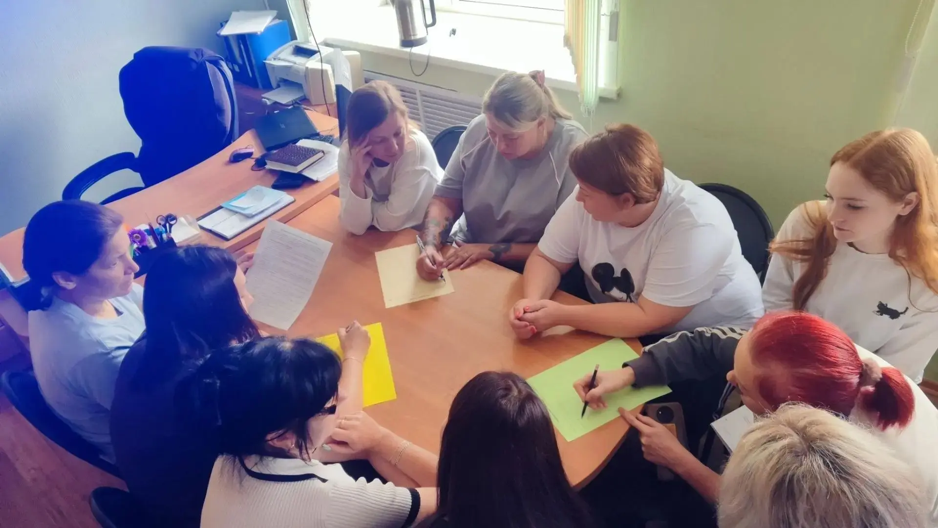 🏠 В ГКУ "Калтанский ЦСПСиД" состоялся методический час, посвященный актуальной теме "П...