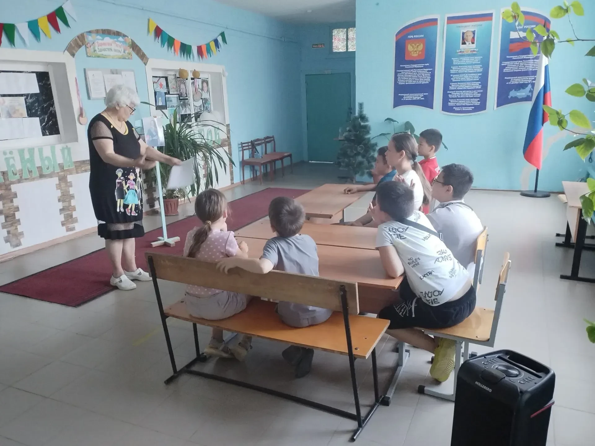 День Воинской Славы.
    Перед завтраком ребята,  поучаствовали в квесте "Какой сегодня день". Из на