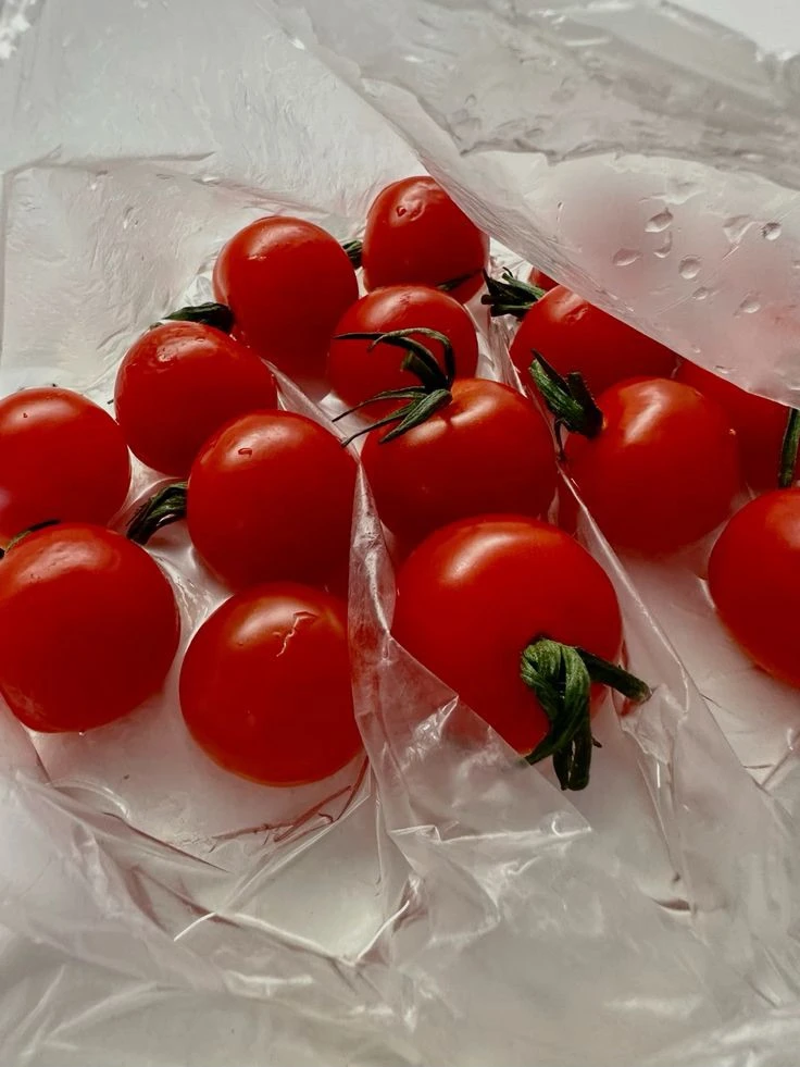 🍅 Помидоры Черри на подоконнике

👉 В комнатных условиях можно выращивать довольно много сортов и г