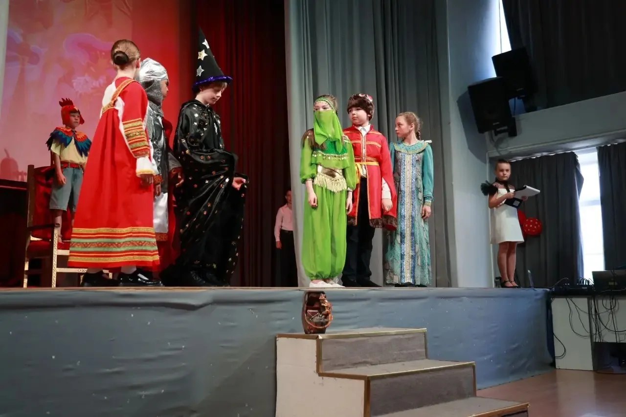 🎭 «Вечер поэзии» в 3 «Б»: стихи, сцены, вдохновение  Сегодня утром в начальной школе состоялся спект