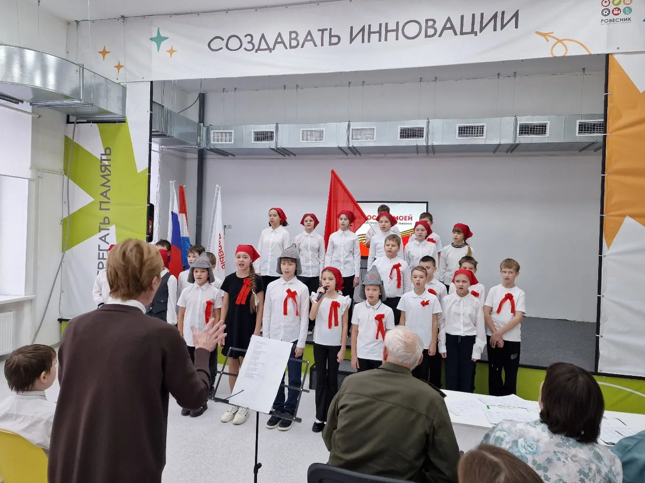 🔥 Наши ученики покорили сцену Фестиваля патриотической песни, посвящённого Дню Героев Отечества!  🎤 