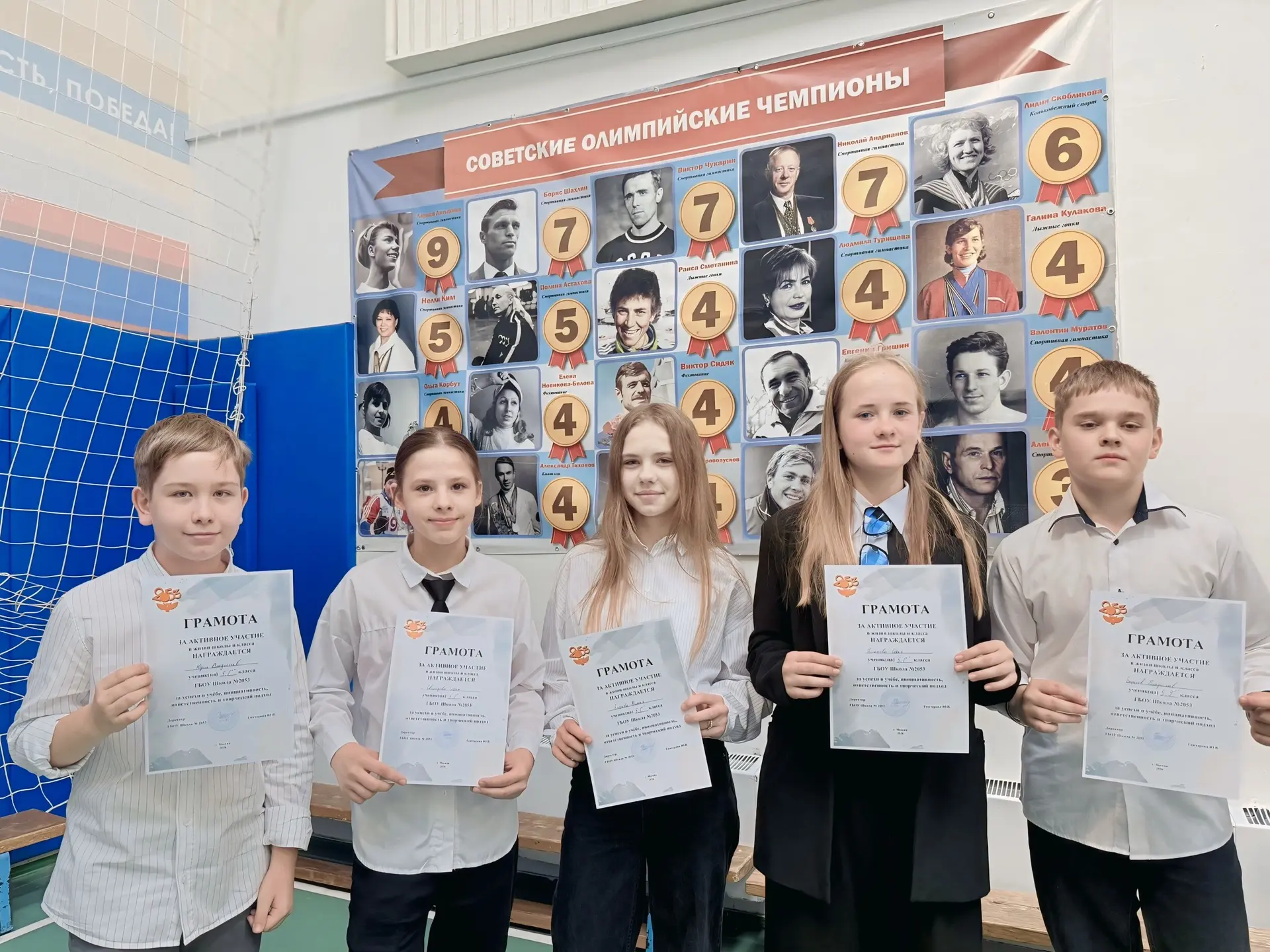 🎉 Торжественные линейки: время награждать лучших! 🎉  В нашей школе прошли линейки для учеников 2, 3,
