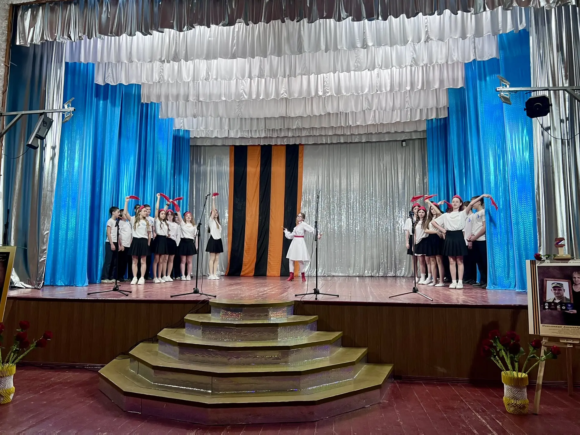 🇷🇺🕊️Ежегодный патриотический конкурс «Пою моё Отечество!» среди 7-8 классов.   💐Победителями конкурс