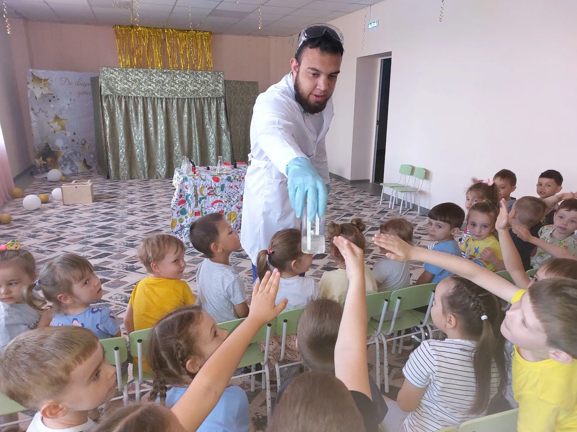 Волшебство в пробирке: как в нашем саду прошло шоу "Развлекательная химия"
Обычный день в детском са
