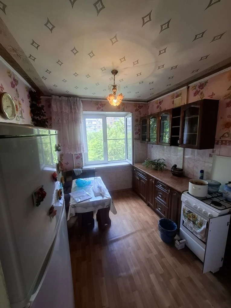 Продам 3х комнатную квартиру, Текстильщик, 92 гимназия. 5 этаж 9 этажного дома, не угло...