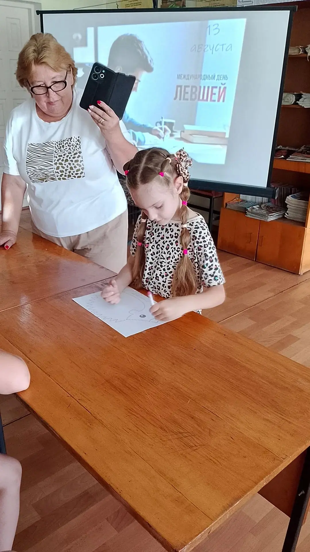 Малыши из подготовительной группы совершили познавательный поход в библиотеку! 📘📚