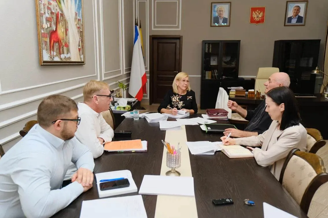 В ходе личного приёма рассмотрела обращения двух заявителей.