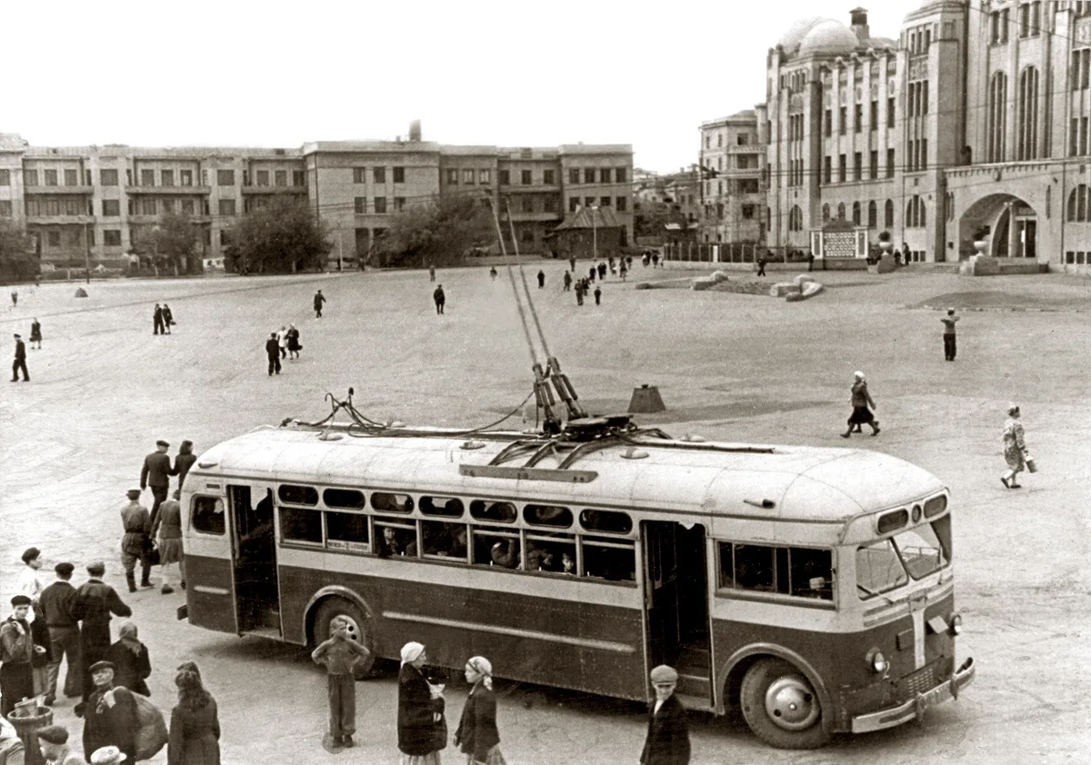 Комсомольская площадь в начале 1960-х.