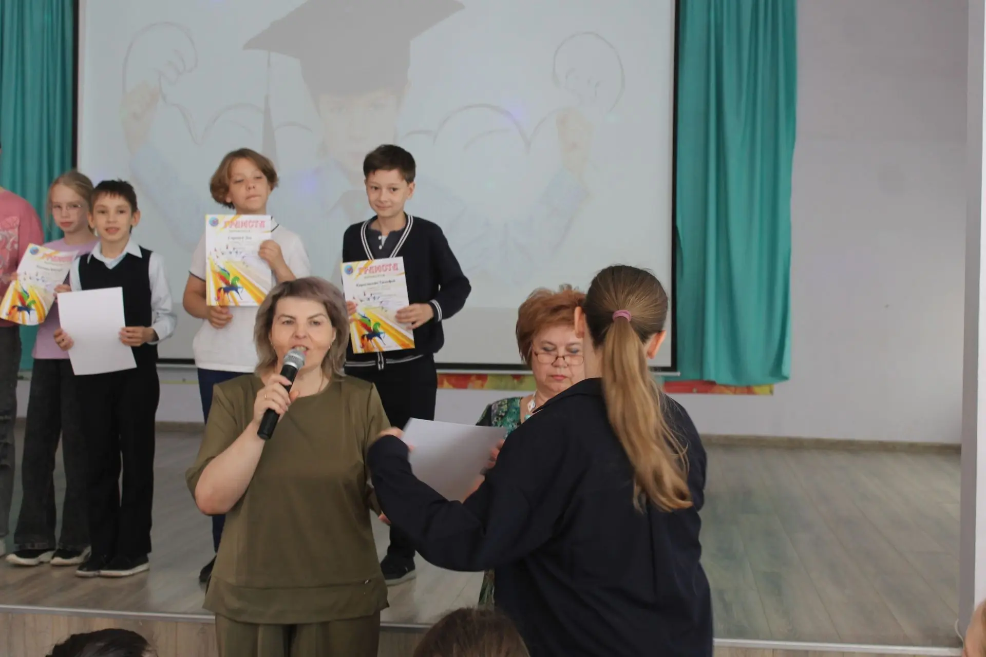 🎉 Праздник труда, таланта и творчества! Подводим итоги года в начальной школе 18 мая в актовом зале 
