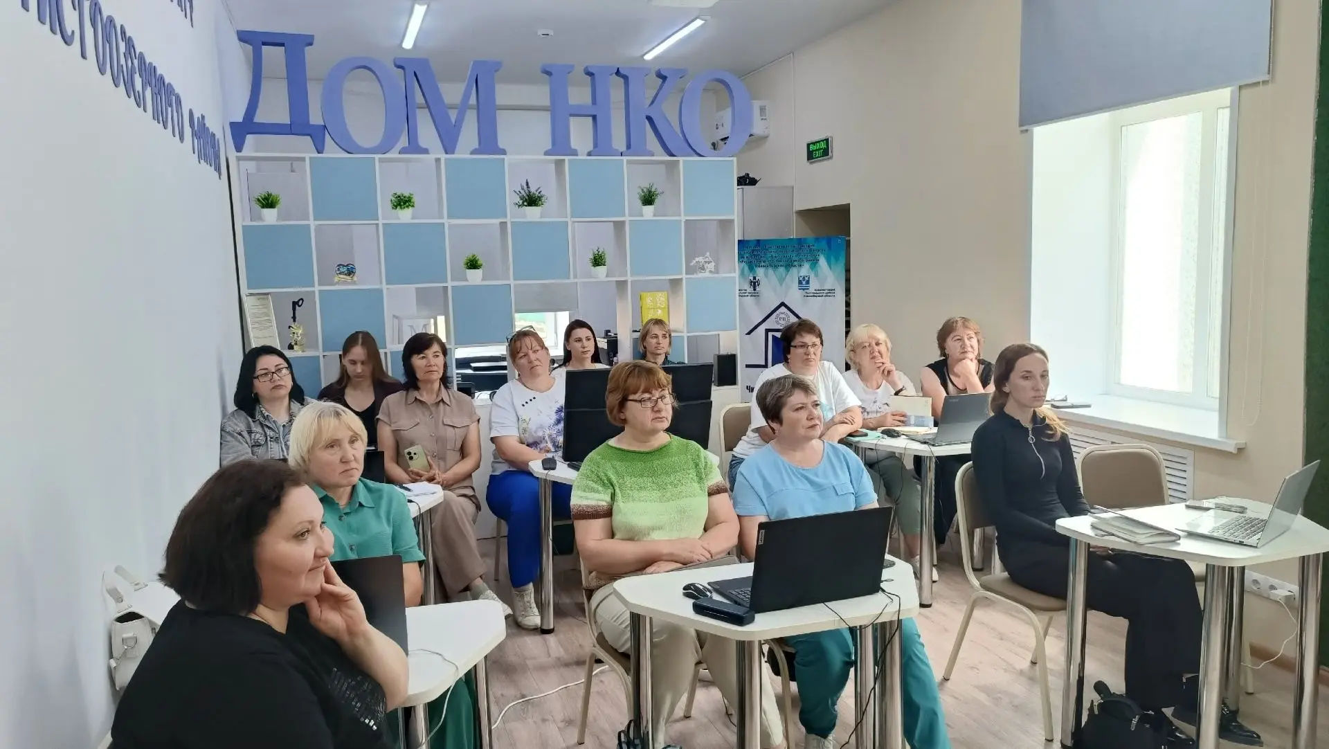 Нейросети идут в библиотеку! Открываем новые горизонты для коллег!