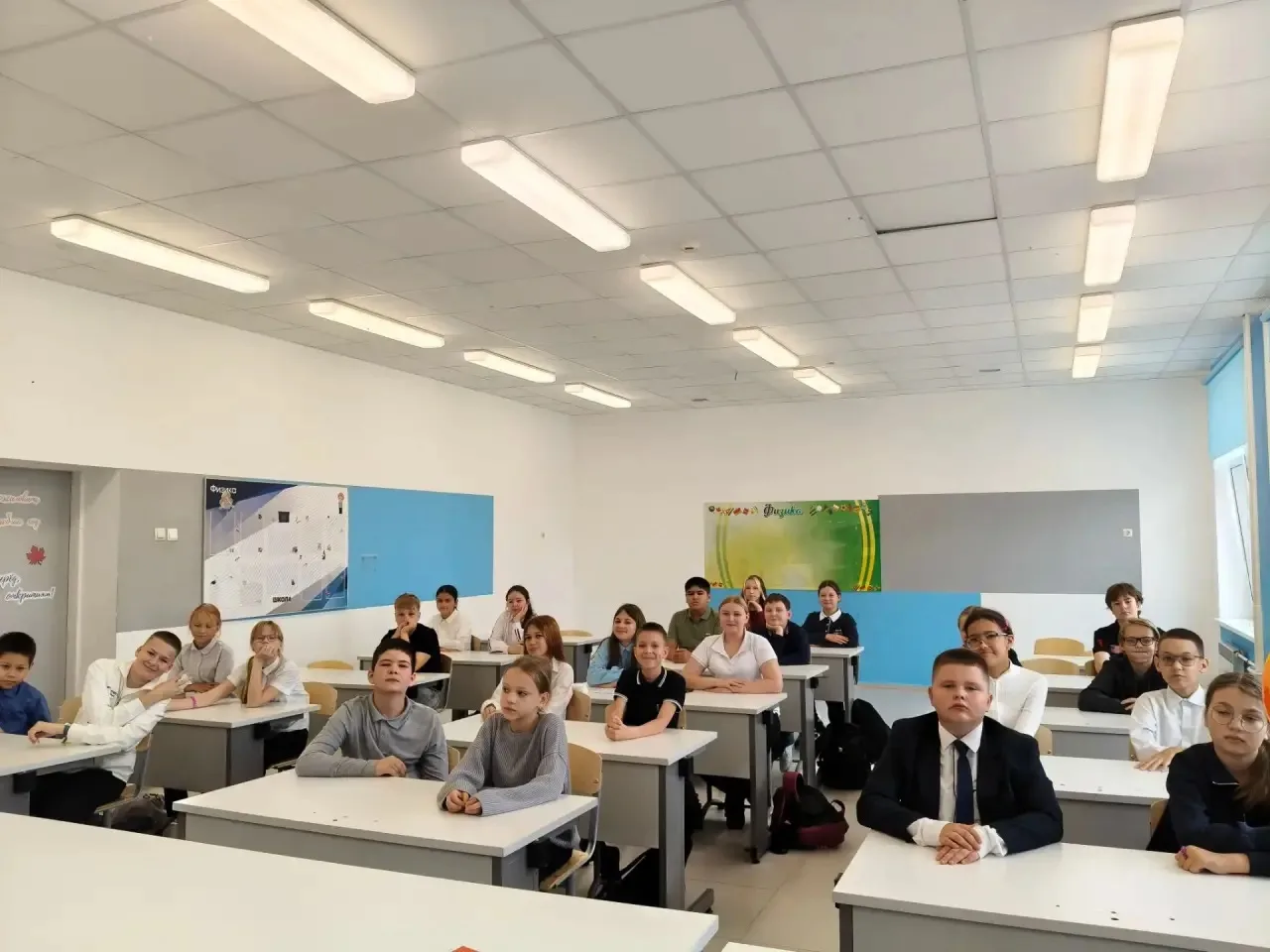 В 6А классе прошло вводное занятие по курсу "Россия - мои горизонты"🇷🇺