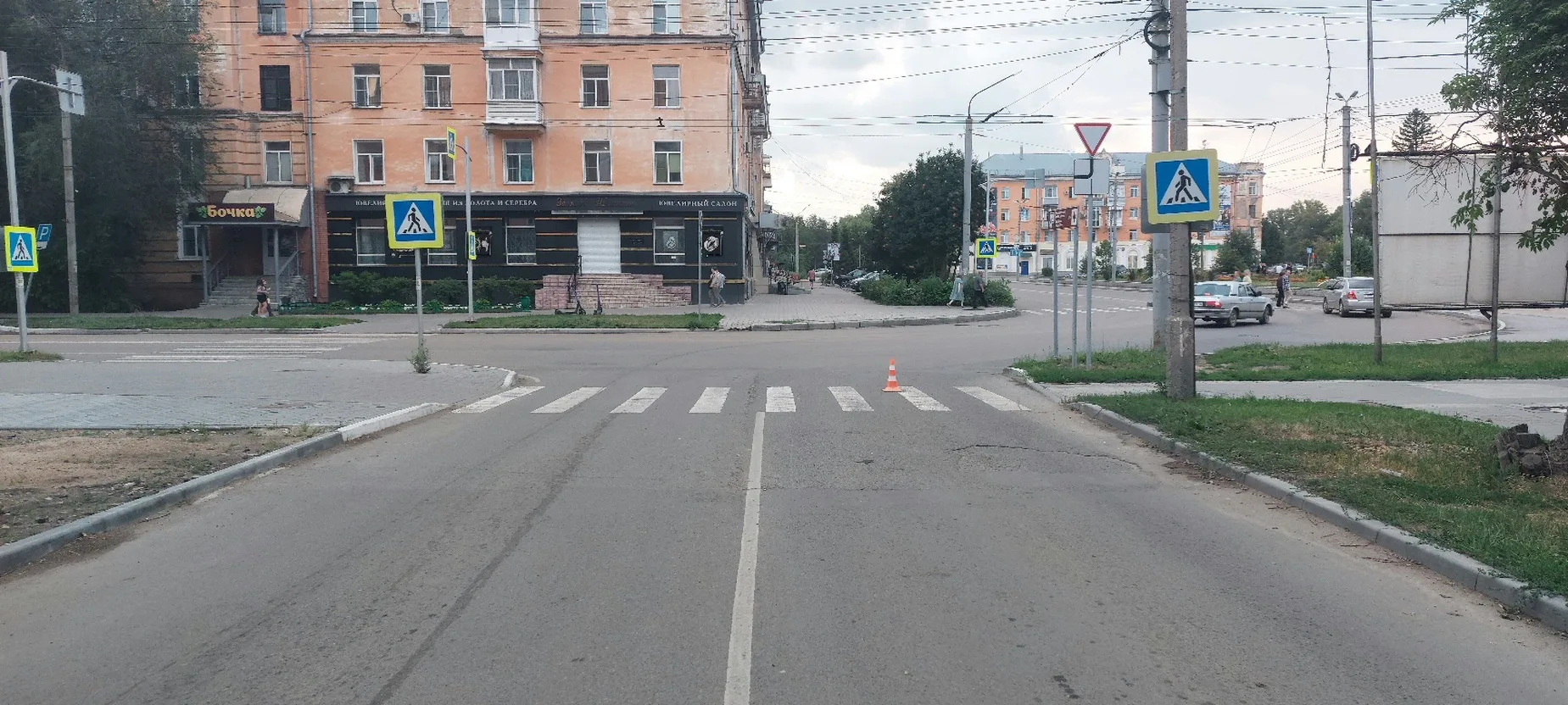 В Рубцовске автомобиль сбил 12-летнего велосипедиста на пешеходном переходе

Вечером 29 июля на улиц