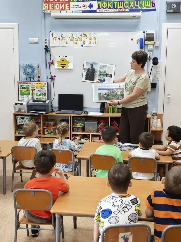 Наши юные «Звездочки» тоже готовятся к главному городскому празднику! ⭐️