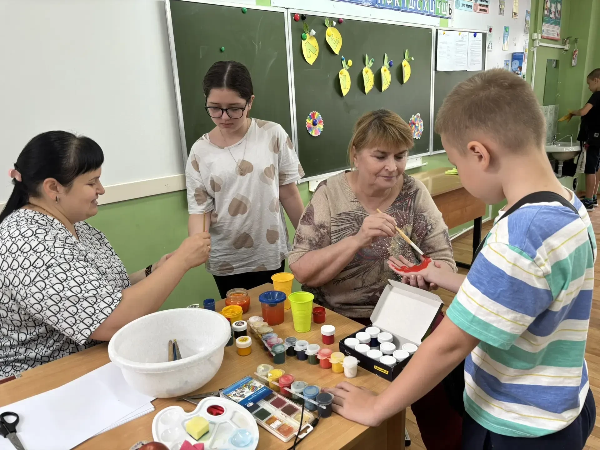 В День объятий в школьном лагере "Росинка" прошла акция «Сила обнимашек»
🫶С объятий начинается жизн